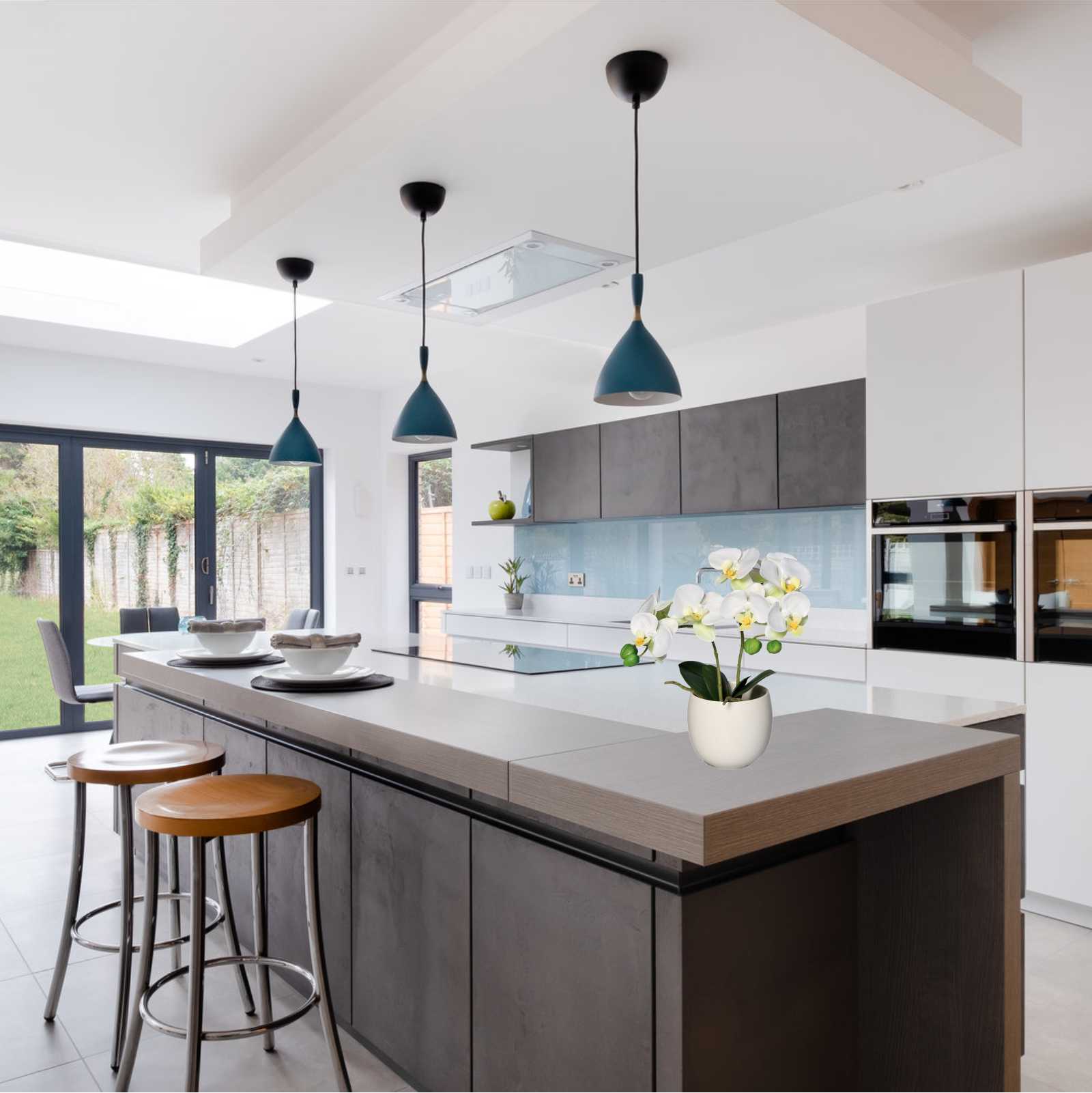 Orhidee artificiala Phalaenopsis alba in vas ceramic, 30 cm