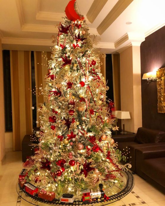Brad artificial Flock Tree Deluxe 240 cm