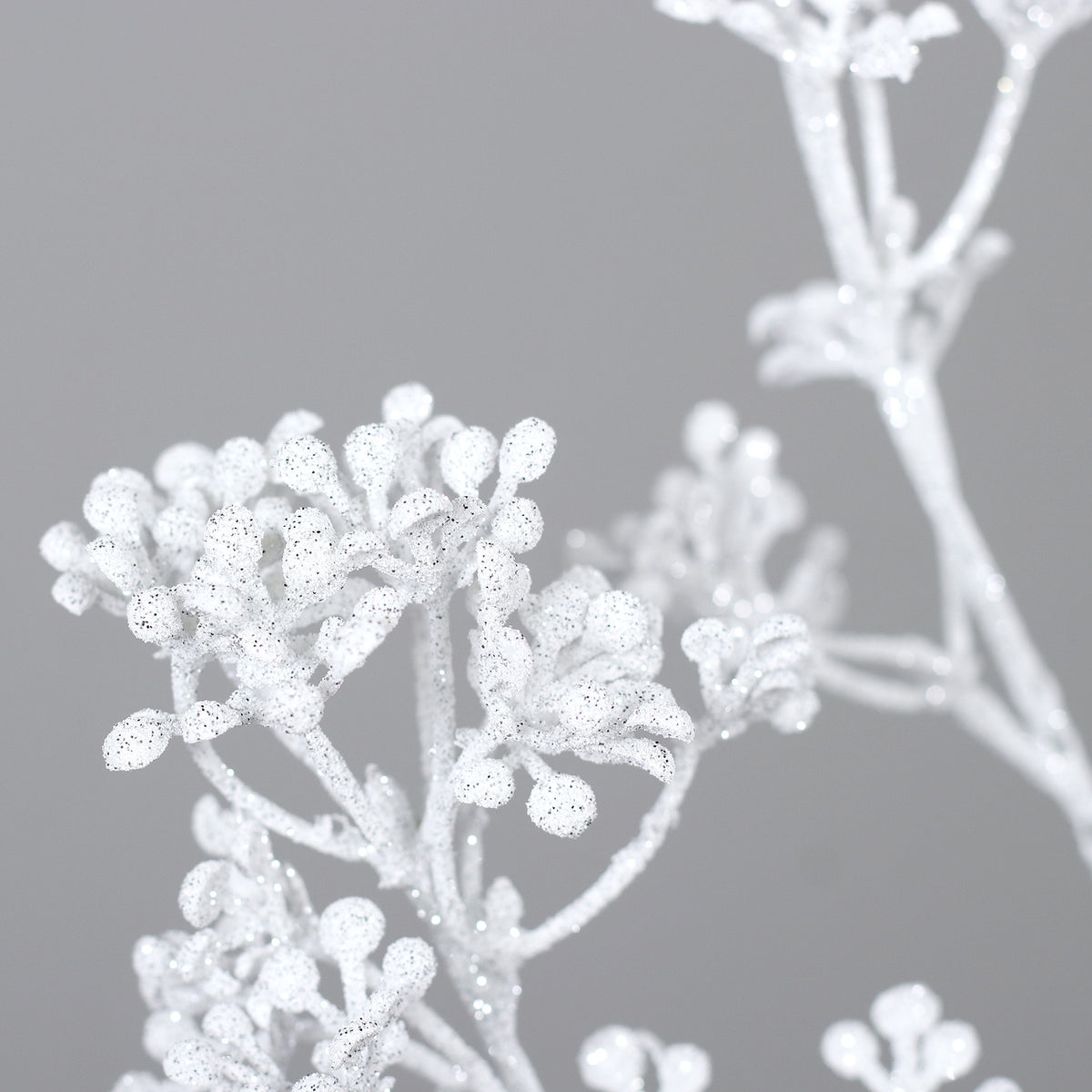 Crenguta artificiala decorativa cu flori albe, 68 cm