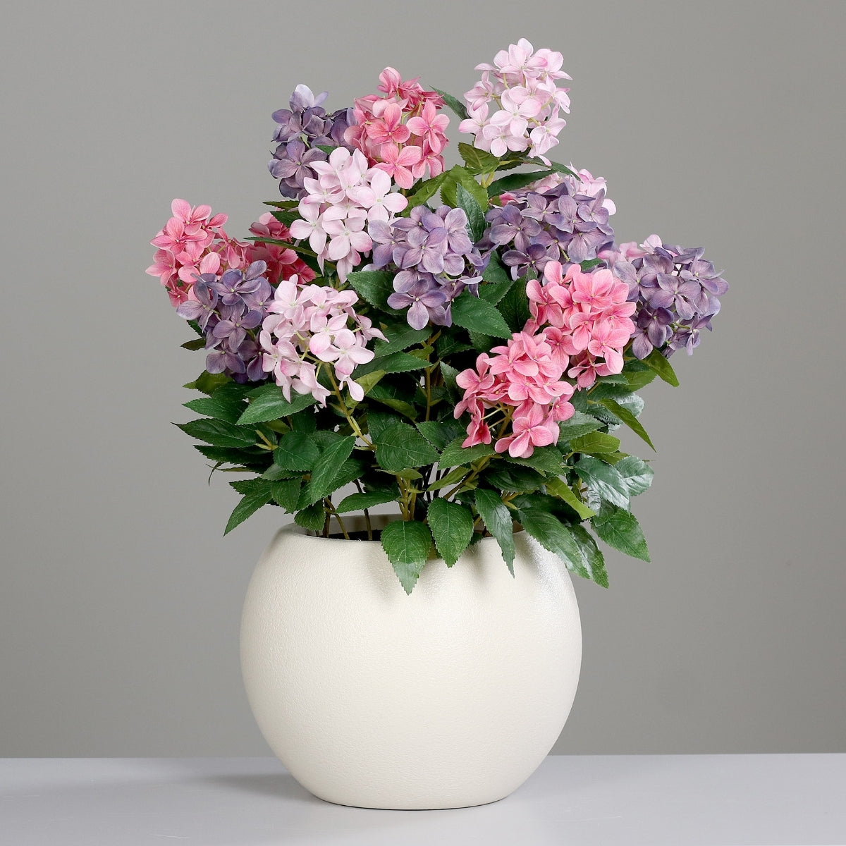 Hortensii artificiale roz si mov in tufa de 18 fire in vas de plastic, 67 cm