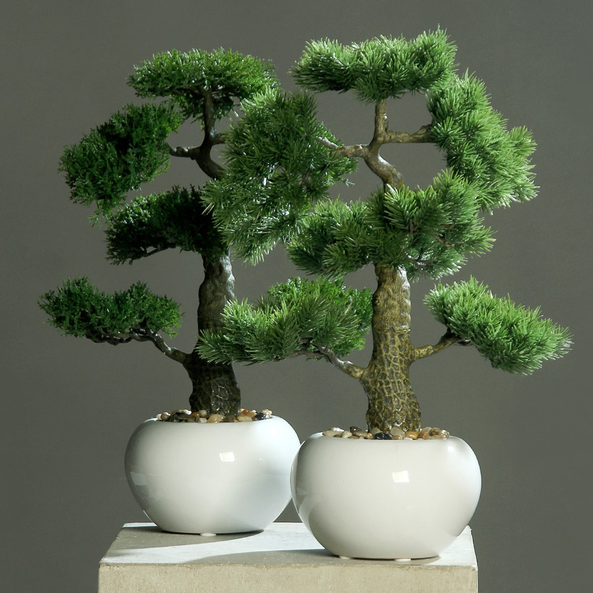 Bonsai artificial ienupar, in bol ceramic alb, 48 cm