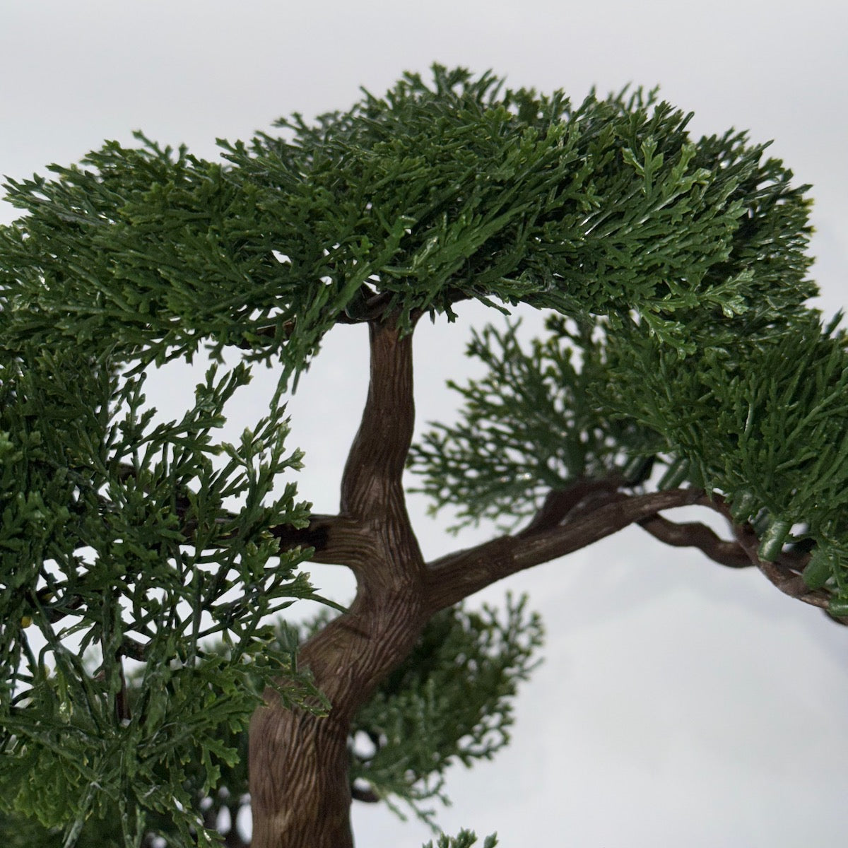 Bonsai artificial ienupar, in vas ceramic gri, 48 cm