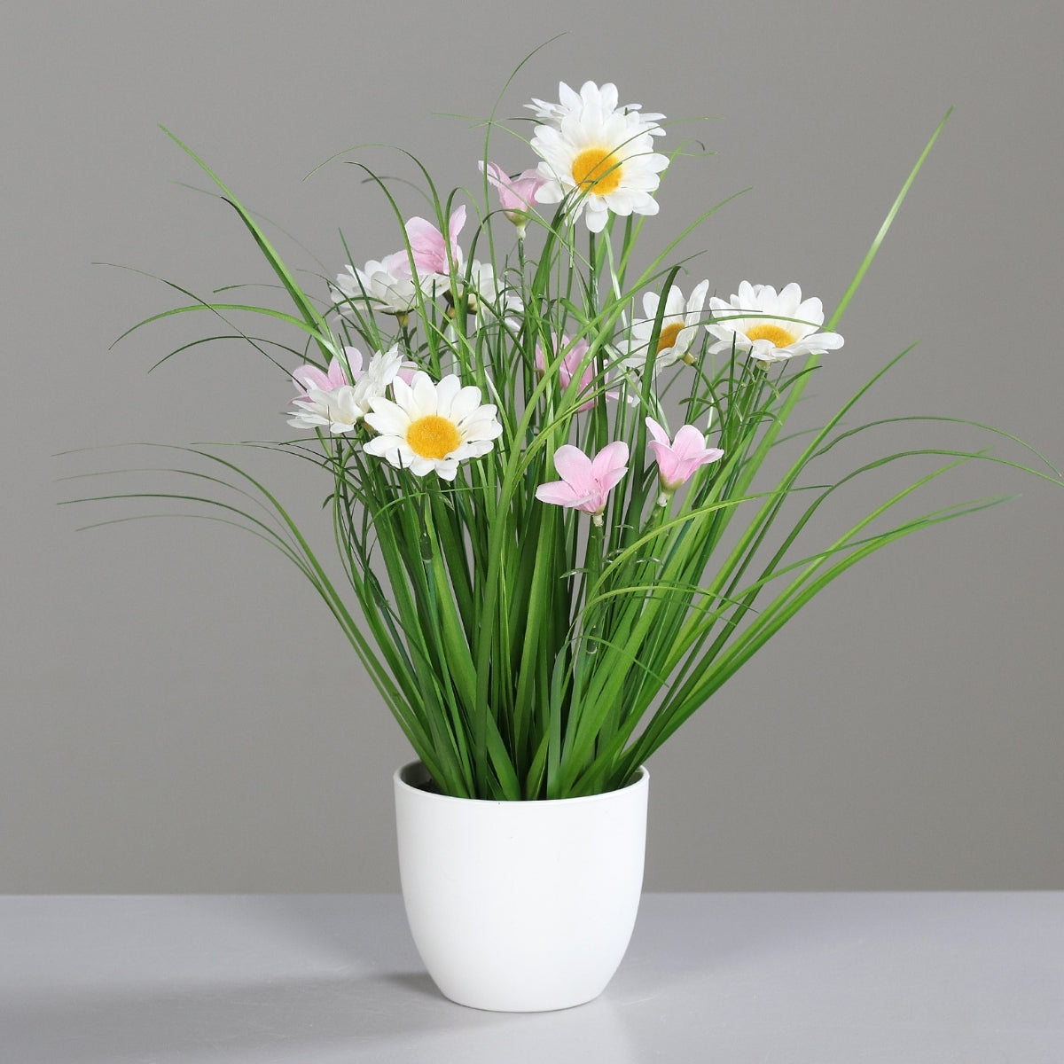 Aranjament flori de camp artificiale cu iarba in vas de plastic, 37 cm