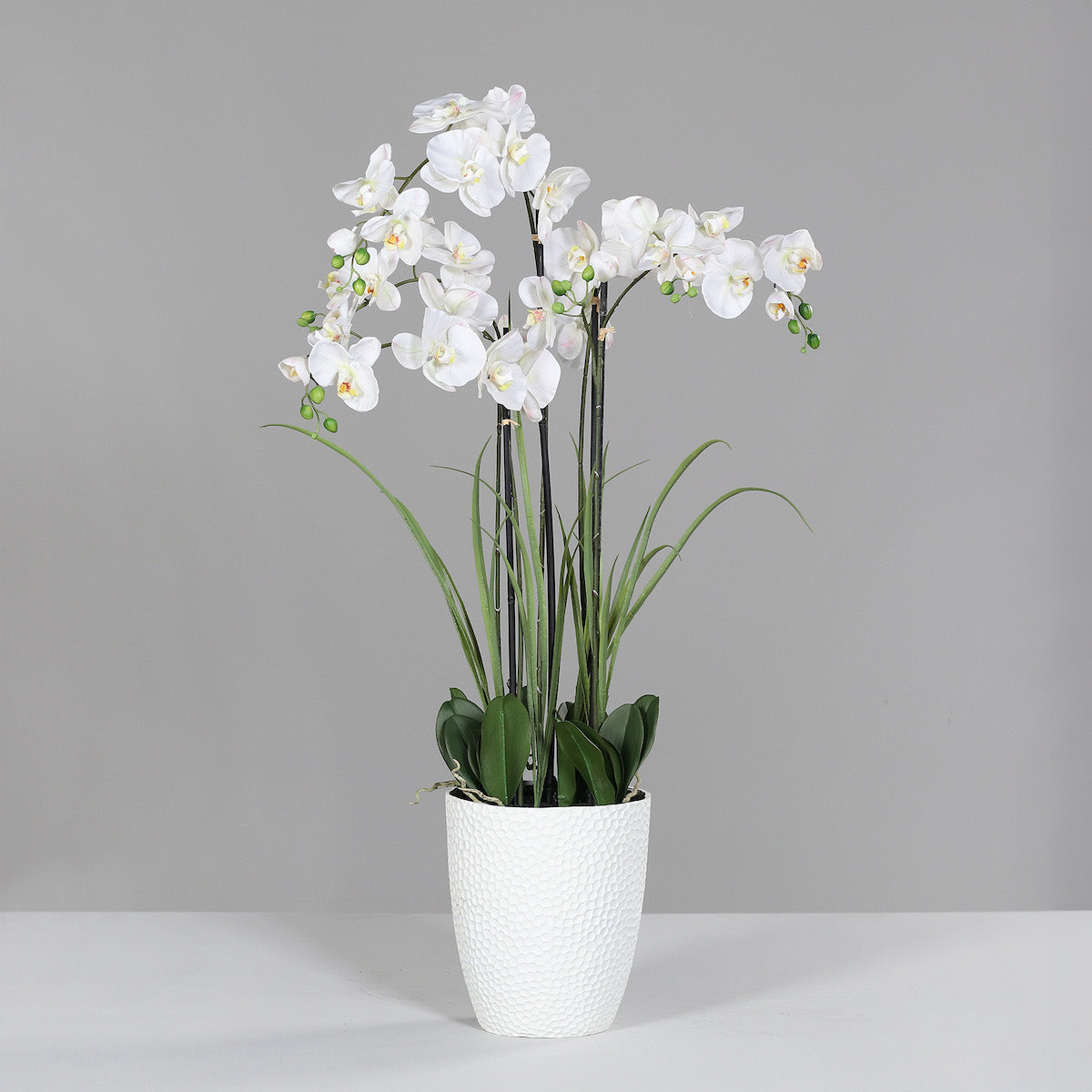 Aranjament cu orhidee artificiala alba si iarba in vas ceramic, 120 cm