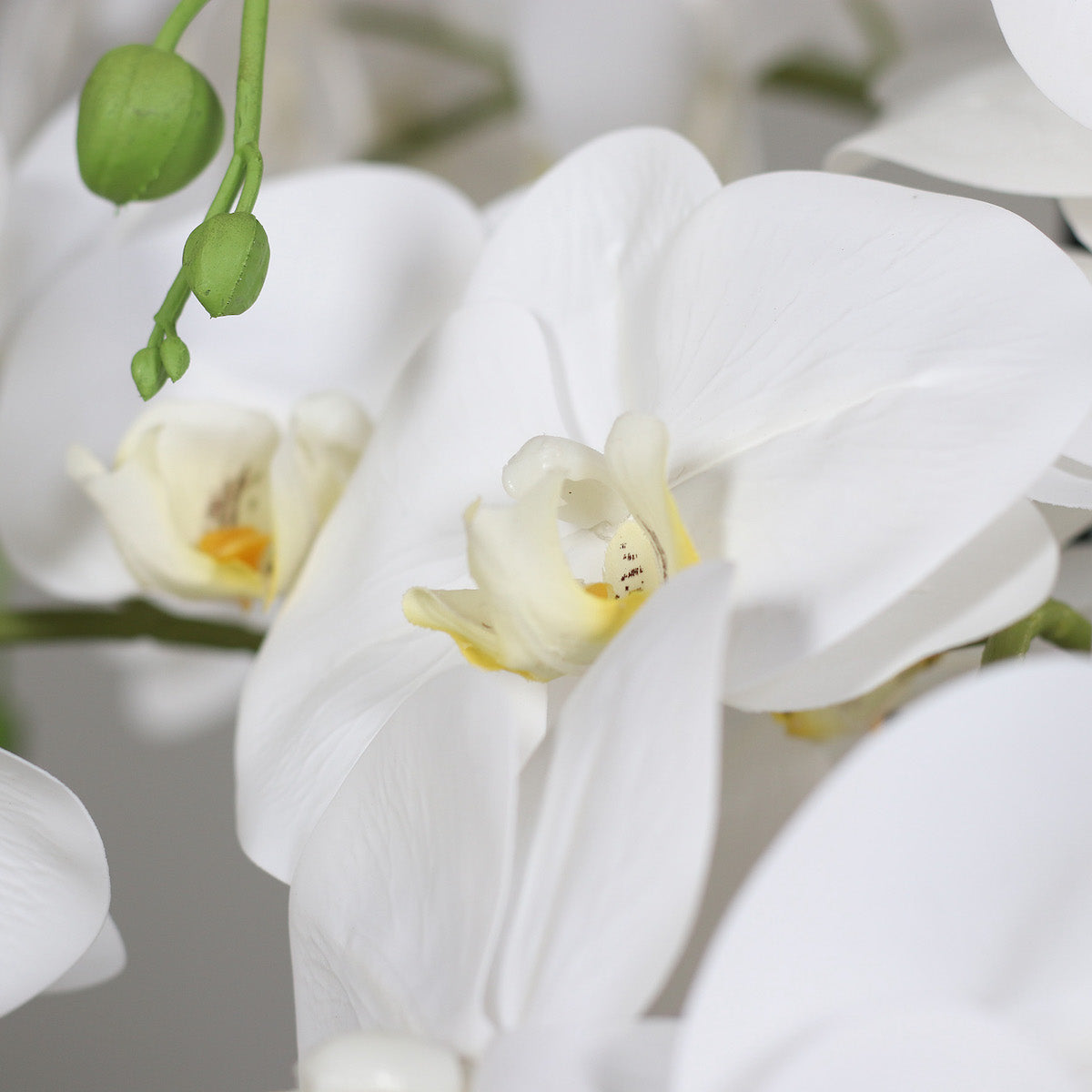 Orhidee artificiala alba cu aspect natural, in bila de pamant, 110 cm
