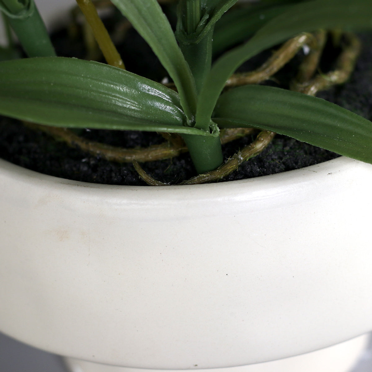 Aranjament cu orhidee artificiala Spider alba in vas ceramic, 35 cm