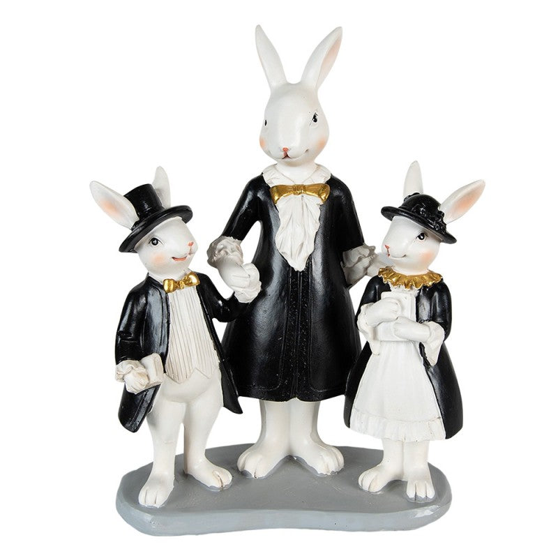 Decoratiune de Paste cu trei iepurasi imbracati in costume elegante de culoare neagra avand inaltimea de douazeci si unu centimetri