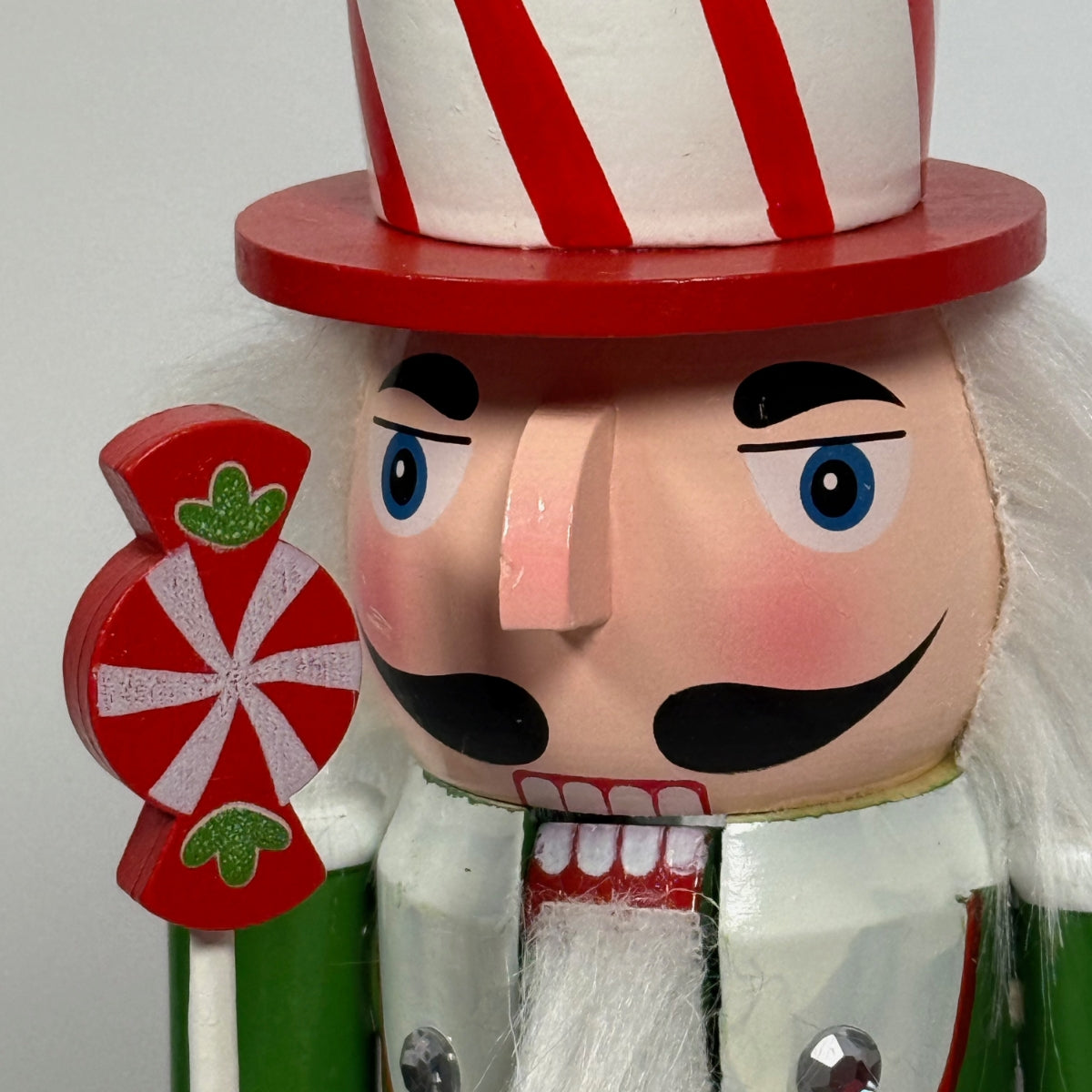 Spargator de nuci soldat cu acadea, din lemn, multicolor, 38 cm