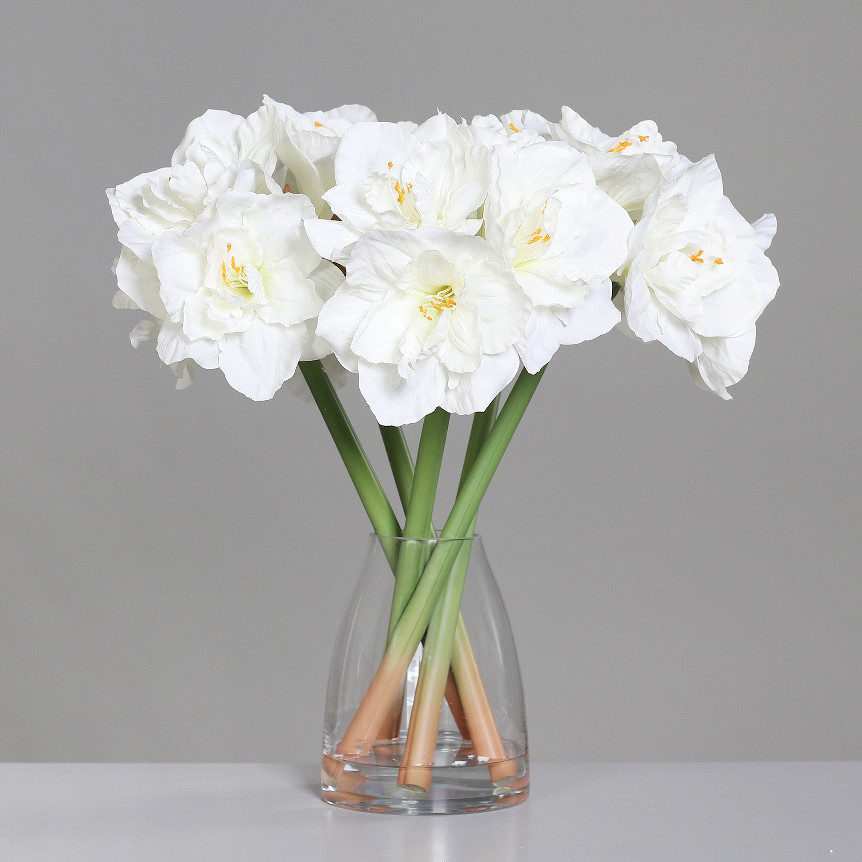 Aranjament premium cu Amaryllis alb in vaza de sticla cu apa artificiala, 50 cm