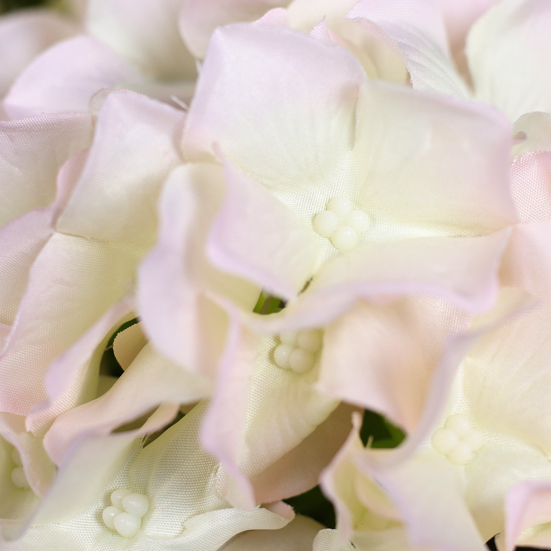 Aranjament premium rosee cu hortensie si eucalipt in vas de sticla cu apa artificiala, 40 cm