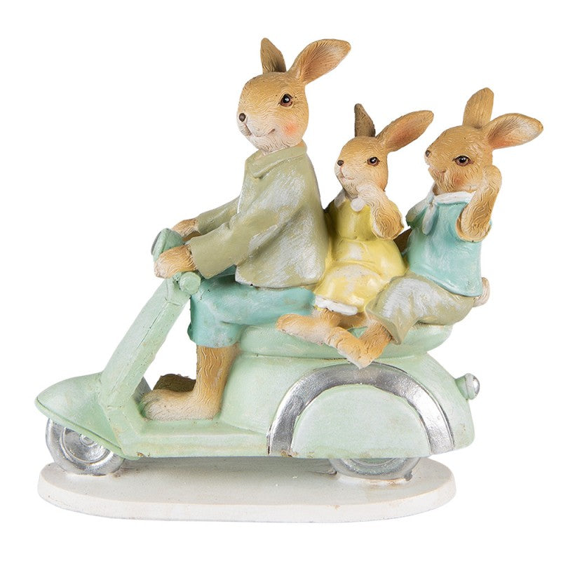 Decoratiune de Paste reprezentand o familie de iepurasi pe un scooter colorat realizata din polirasina