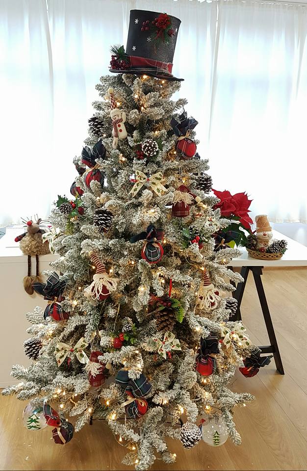Brad artificial Flock Tree Deluxe 240 cm