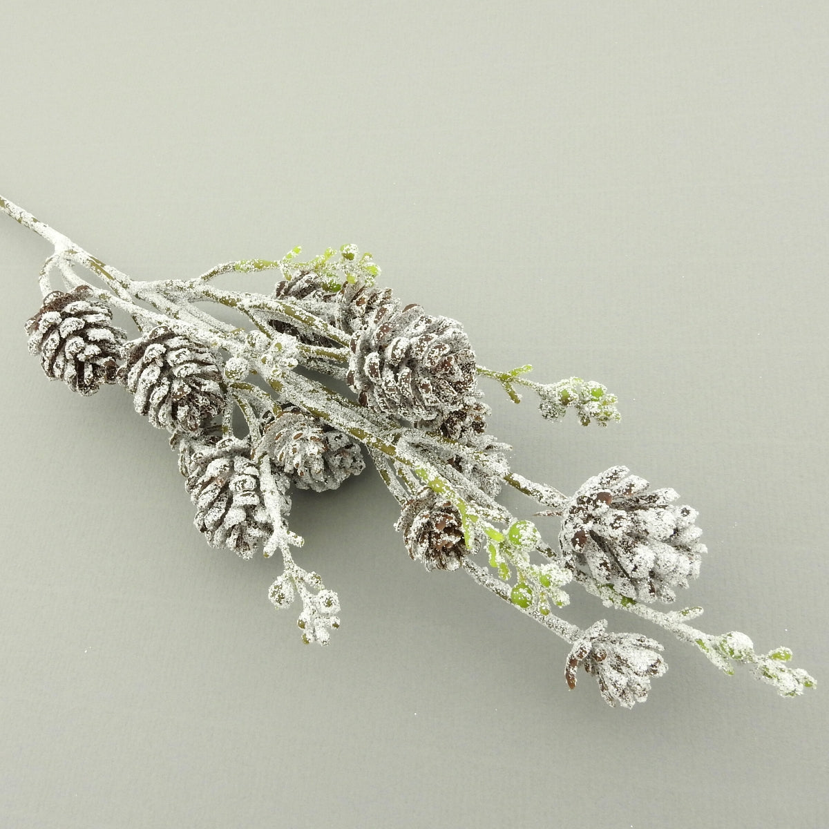 Decoratiune brad crenguta ninsa cu conuri, 46 cm