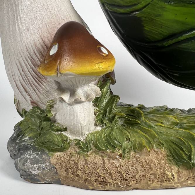Figurina Pitic in hamac intre ciuperci 38 cm