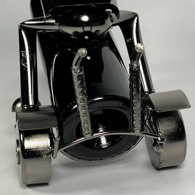 Suport metalic Motocicleta cu 3 roti pentru sticla de vin, 37 cm