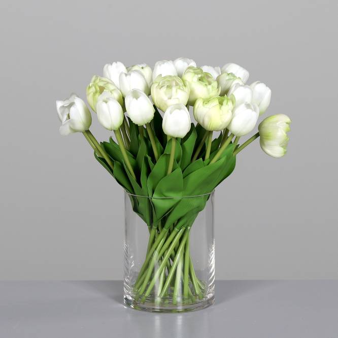 Aranjament premium cu 28 lalele artificiale albe in vas de sticla 36 cm