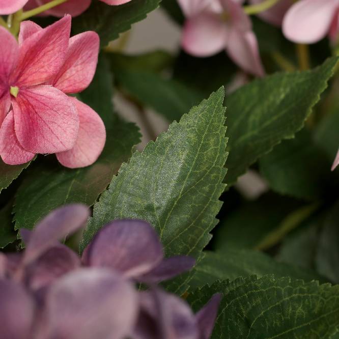 Hortensii artificiale roz si mov in tufa de 18 fire in vas de plastic, 67 cm