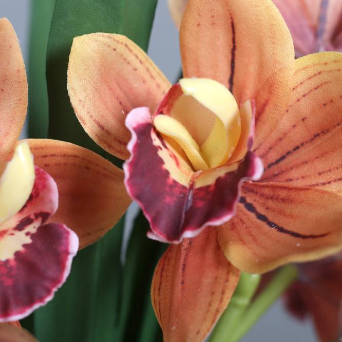 Aranjament premium cu orhidee artificiala Cymbidium portocaliu in vas de sticla, 48 cm