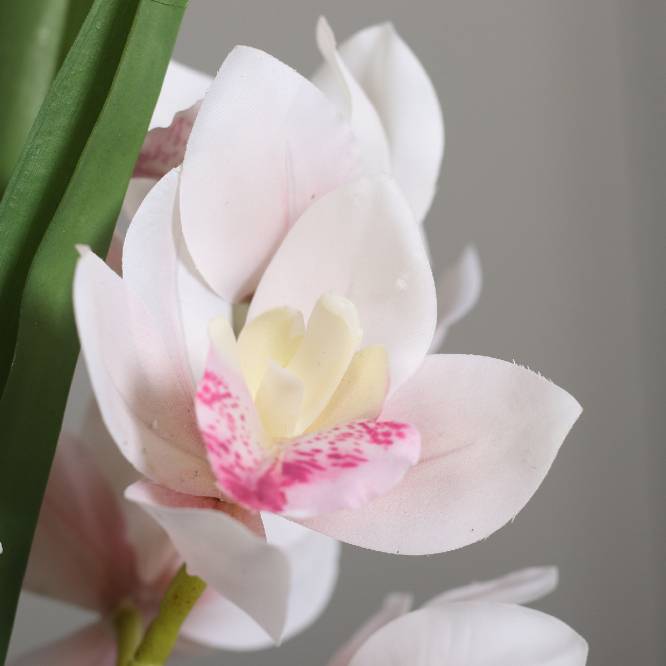 Aranjament premium cu orhidee artificiala Cymbidium roz pal in vas de sticla, 48 cm