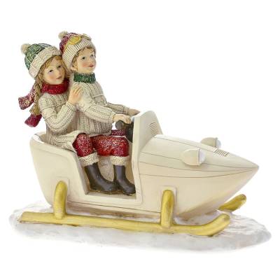 Decoratiune Craciun copilasi pe snowmobil, culoare crem cu rosu si verde, 18 cm