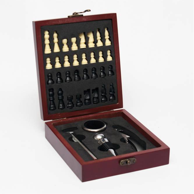 Set accesorii vin in cutie sah